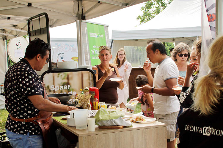 9-6-2018 - Proeverij in zomersfeer door de PLUS in Waarder_21